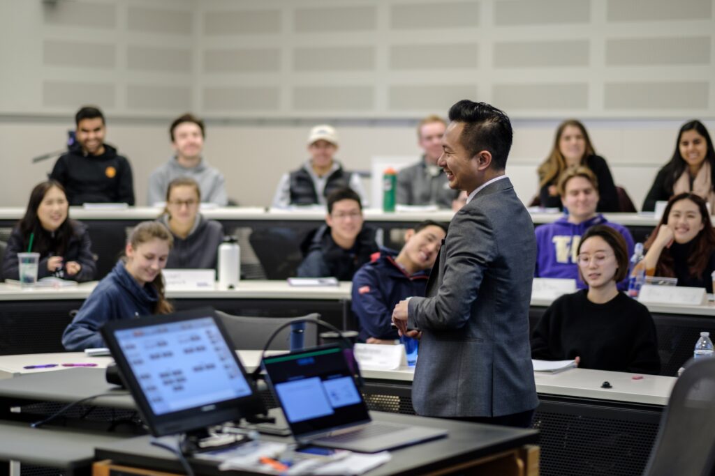 Elijah Wee teaches topics relating to leadership and organizational behavior, and power and status dynamics at the Foster School of Business.