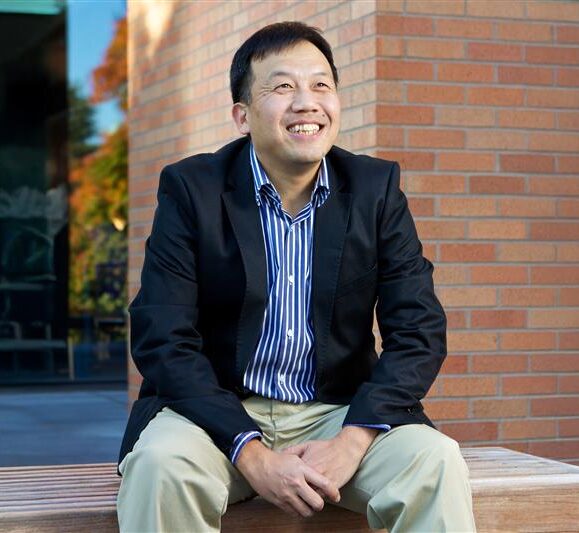 Professor Ming Fan is a pioneer in e-commerce research and faculty director of the Master of Science in Information Systems (MSIS) program